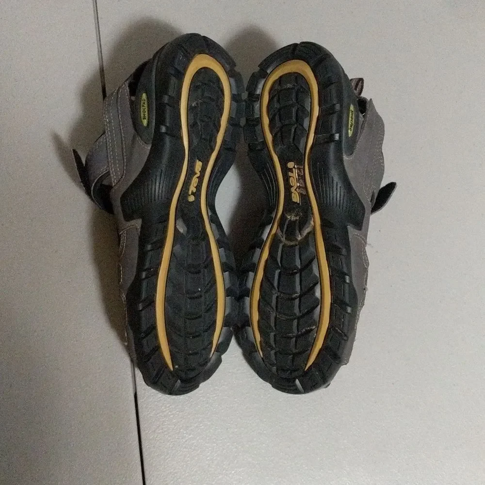 Teva Forebay Water enclosed toes shoe Sandal men's size 8US